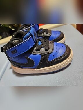 Nike Kids Royal Blue and Black Low-Top Sneakers